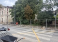 Brak bezpiecznego dojścia do przedszkola przy Jaracza. Rodzice interweniują [ZDJĘCIA]
