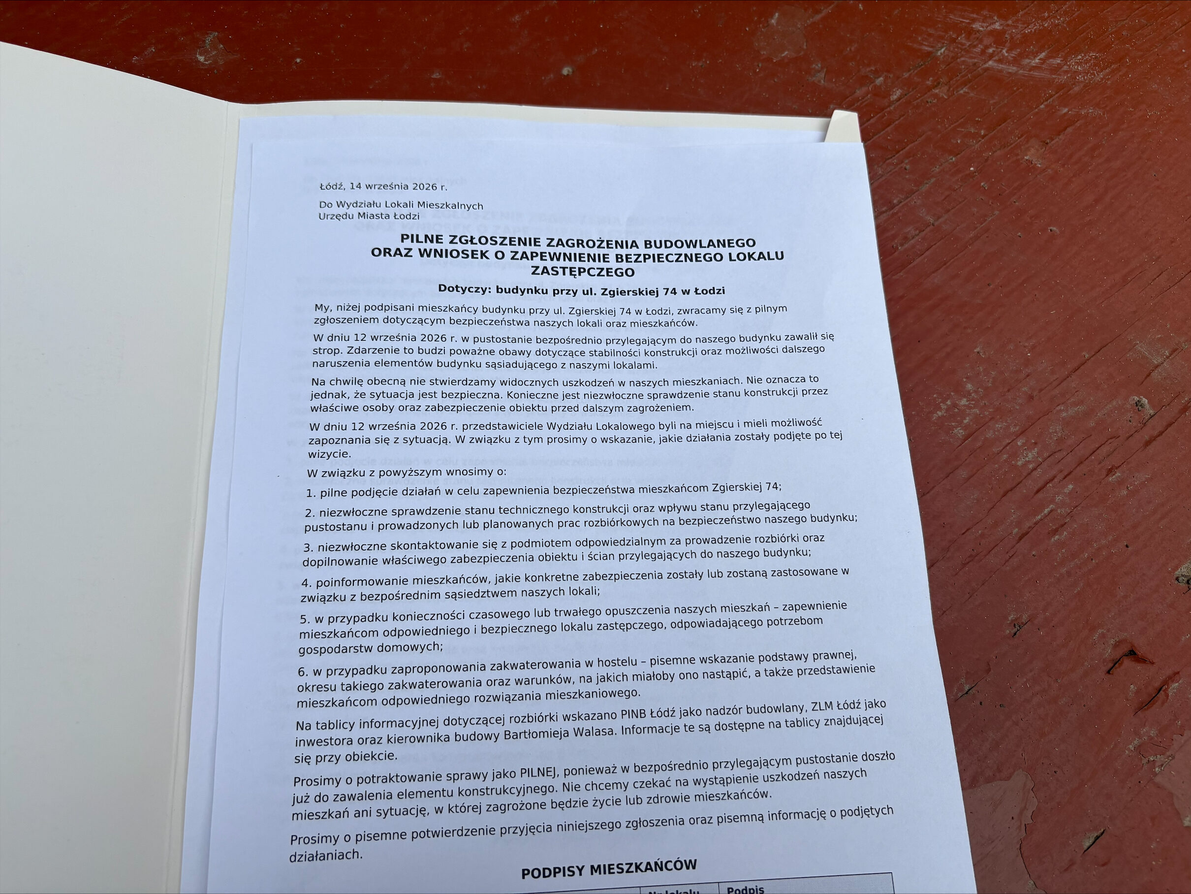 Kamienica przy Zgierskiej częściowo się zawaliła. Mieszkańcy chcą pisemnej gwarancji bezpieczeństwa 2 Kamienica przy Zgierskiej częściowo się zawaliła. Mieszkańcy chcą pisemnej gwarancji bezpieczeństwa
