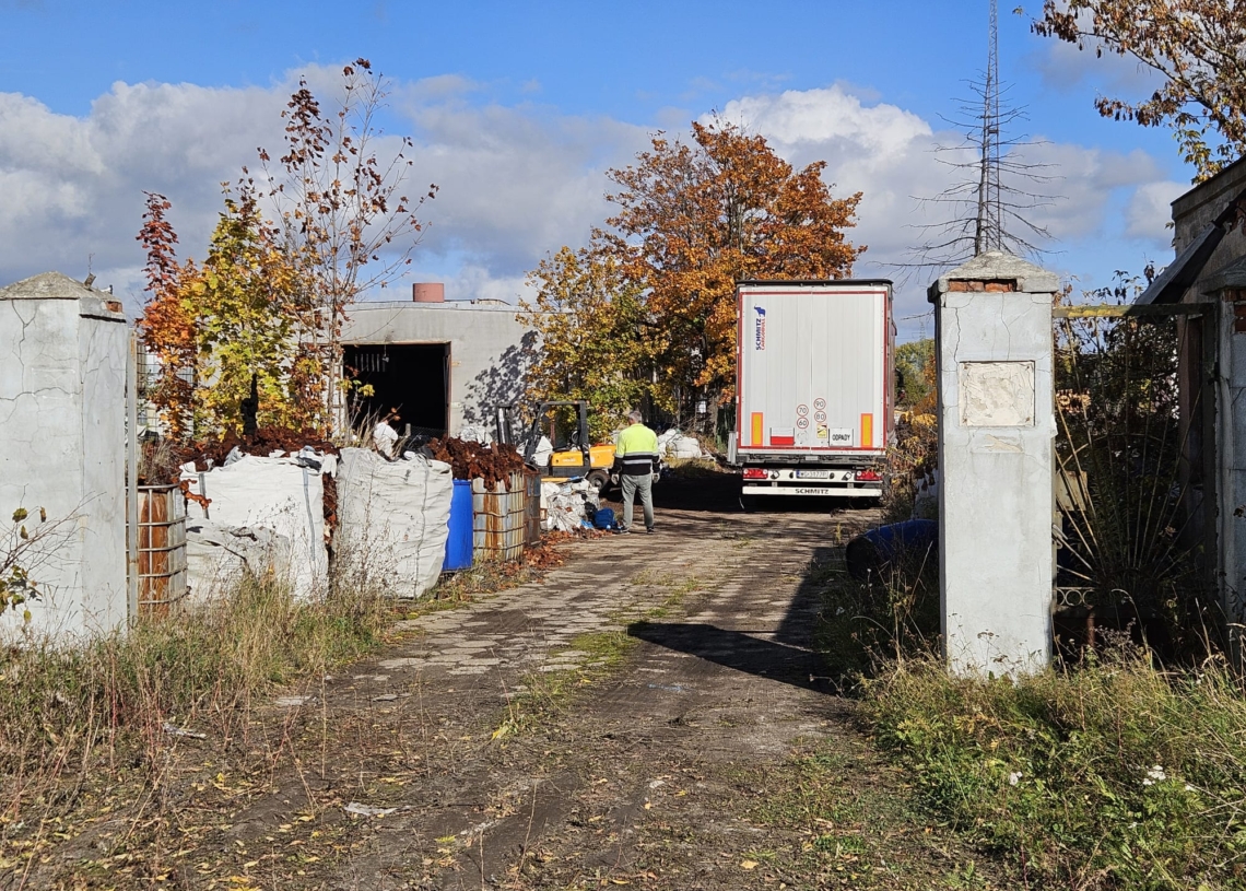 300 ton niebezpiecznych odpadów wywiezione z Kutna 1 300 ton niebezpiecznych odpadów wywiezione z Kutna