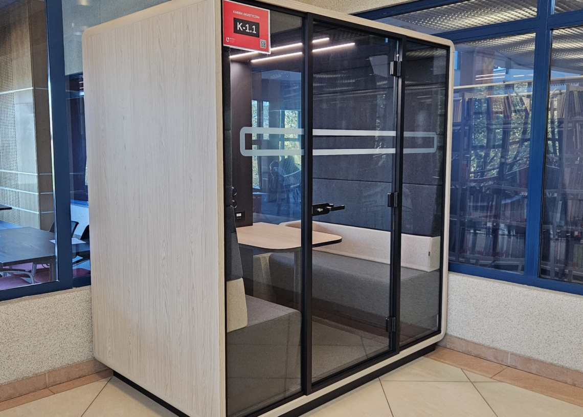 Cisza na wyłączność w Bibliotece UŁ. Studenci mogą korzystać z kabin akustycznych 1 Cisza na wyłączność w Bibliotece UŁ. Studenci mogą korzystać z kabin akustycznych