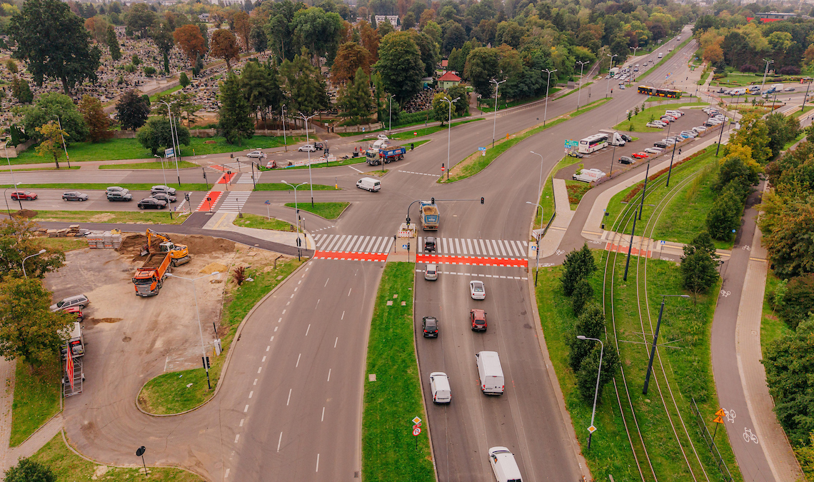 Wszystkich Świętych 2026 w Łodzi. Jak dojechać na cmentarze mimo remontów? 1 Wszystkich Świętych 2026 w Łodzi. Jak dojechać na cmentarze mimo remontów?