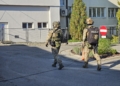 Strzały, ewakuacja i ładunek wybuchowy w zgierskim starostwie. Służby ćwiczyły atak terrorystyczny [ZDJĘCIA]