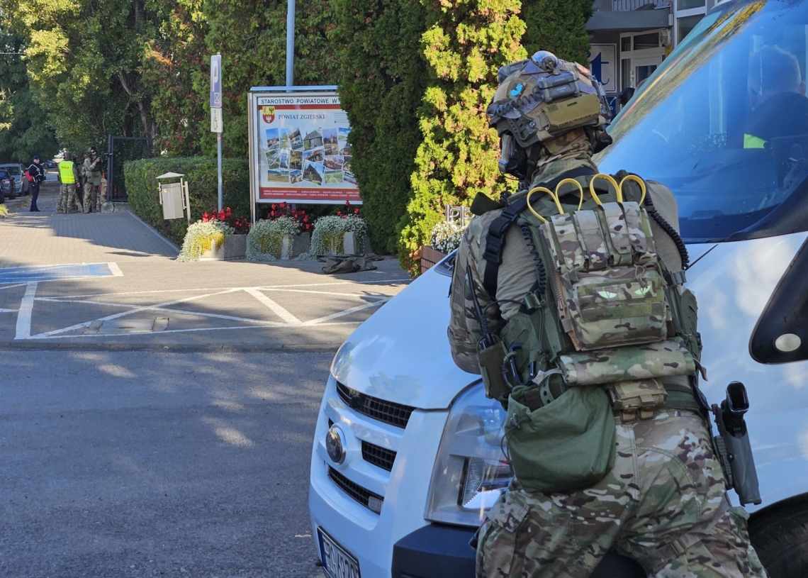 Strzały, ewakuacja i ładunek wybuchowy w zgierskim starostwie. Służby ćwiczyły atak terrorystyczny