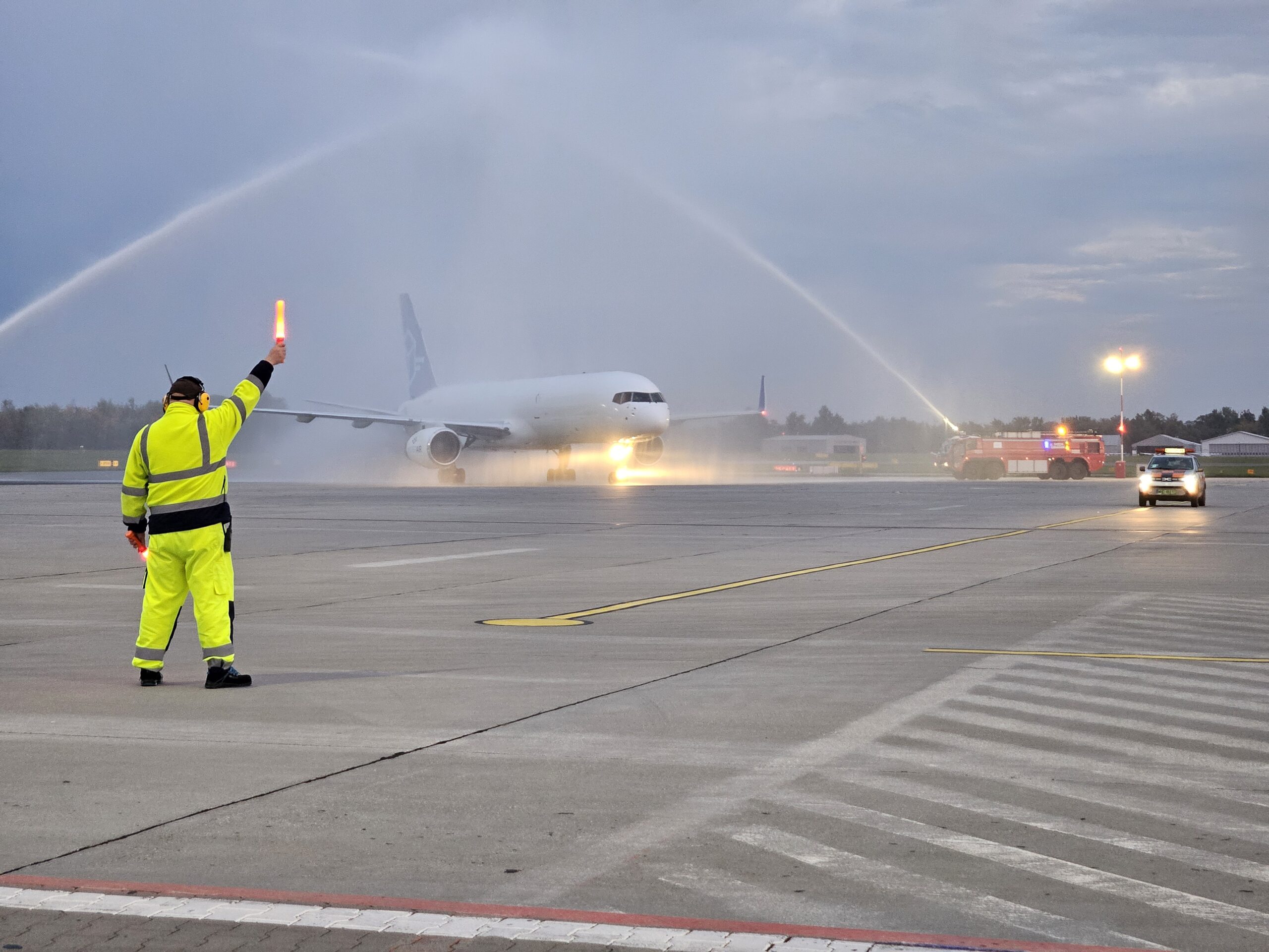 Boeing 757 z bazą w Łodzi. Lotnisko rozwija transport cargo [ZDJĘCIA]