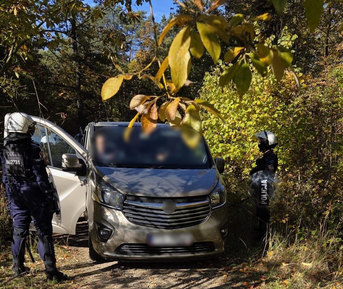 Policja udaremniła ustawkę pseudokibiców pod Rzgowem. Mężczyźni tłumaczyli, że przyjechali na grzyby”