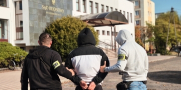 Poszukiwany 41-latek zatrzymany w Skierniewicach. Narkotyki ukrywał w lodówce