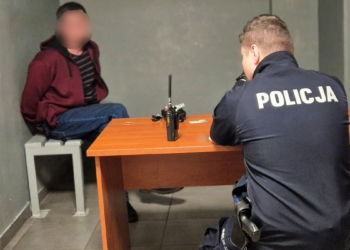Chciał zapisać się do lekarza, zagroził bombą. Na komendę przyjechał pijany
