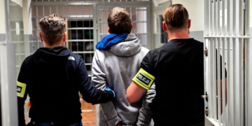 Sprzedawał bilety, których nie wysyłał. Policjanci ze Skierniewic zatrzymali 29-latka