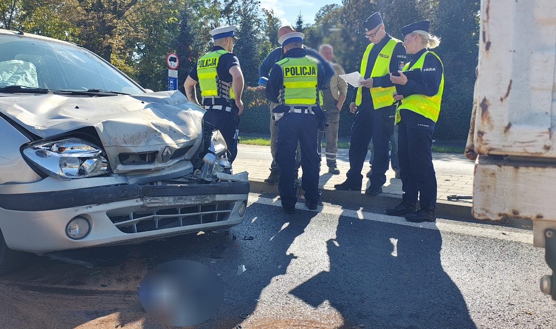 Miał 2,4 promila i próbował uciec po kolizji. Zatrzymali go świadkowie 1 Miał 2,4 promila i próbował uciec po kolizji. Zatrzymali go świadkowie