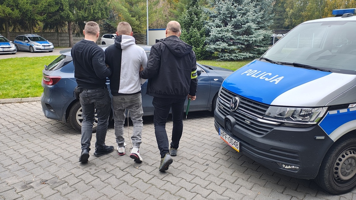 Rozbój w centrum Radomska. Napastnicy mieli użyć pałek i siekiery