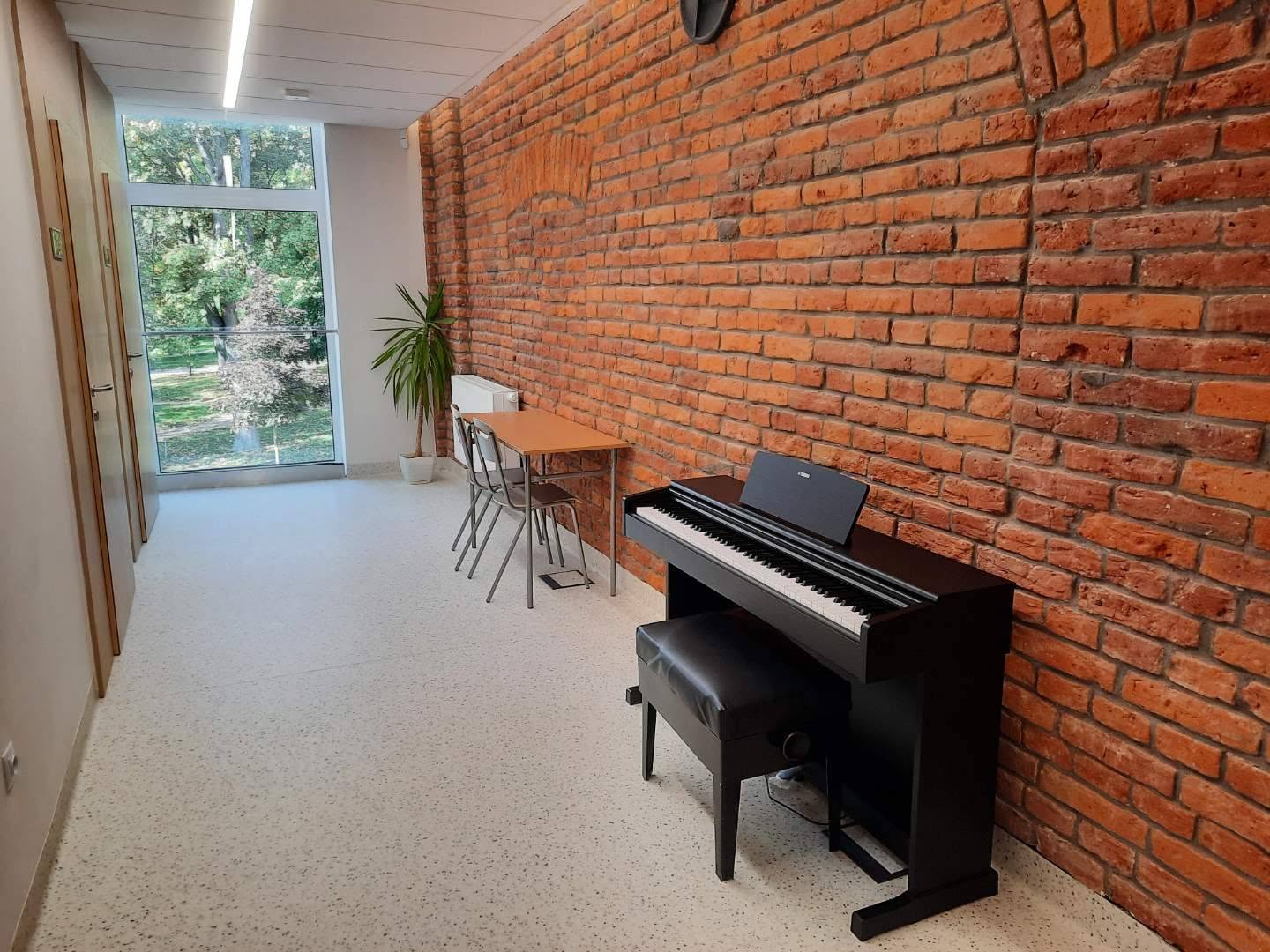 Szkoła muzyczna w Zduńskiej Woli ma nową siedzibę. Uczniowie przenieśli się do dawnego gimnazjum