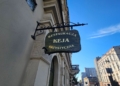 Nawet 4 tysiące kary rocznie. Łódzki Pub KEJA musi usunąć szyldy