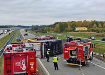 Wypadek na S8 w Łopatkach. Kierowca ciężarówki zabrany do szpitala śmigłowcem LPR