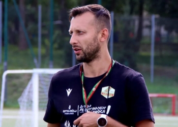 Zmiana trenera w Lechii Tomaszów Mazowiecki. Kacper Giełzak zastąpił Bartosza Grzelaka 1 Zmiana trenera w Lechii Tomaszów Mazowiecki. Kacper Giełzak zastąpił Bartosza Grzelaka