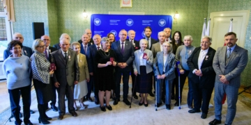 Krzyże Wolności i Solidarności wręczone w Łodzi. Uhonorowano 25 działaczy opozycji antykomunistycznej