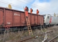 Pożar wagonu z siarką na stacji kolejowej w Kozubach. 10 zastępów straży pożarnej w akcji 5 Pożar wagonu z siarką na stacji kolejowej w Kozubach. 10 zastępów straży pożarnej w akcji