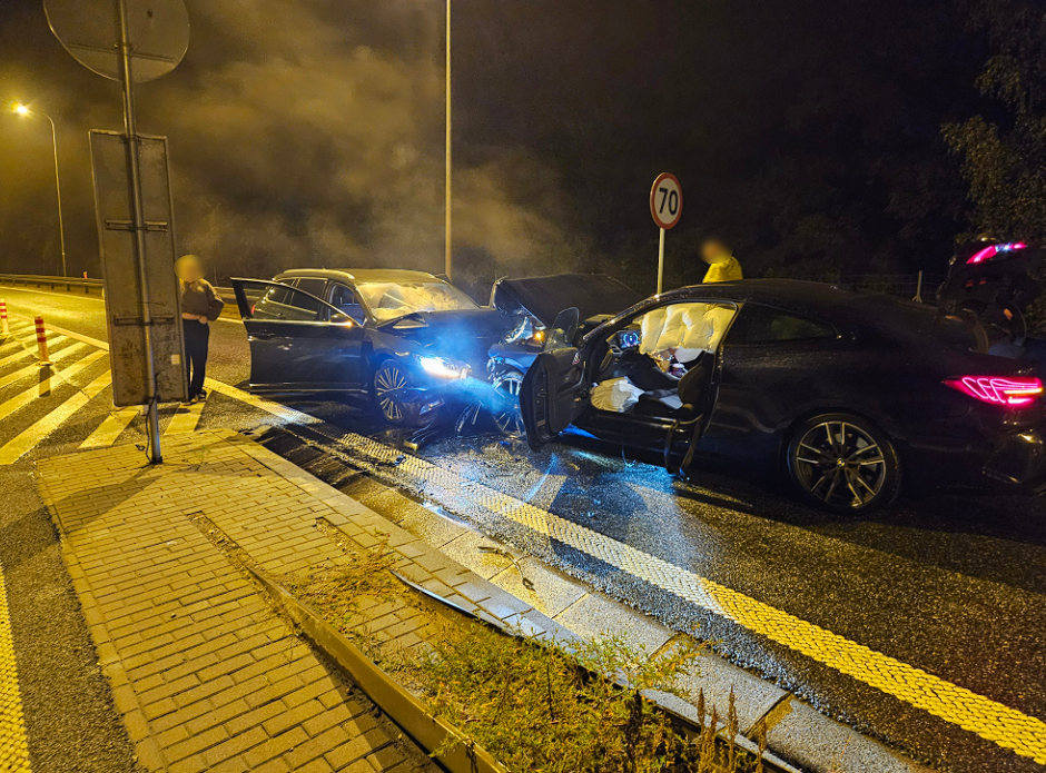 Groźny wypadek na S8 w Sieradzu. Kierowca wjechał na ekspresówkę pod prąd 1 Groźny wypadek na S8 w Sieradzu. Kierowca wjechał na ekspresówkę pod prąd