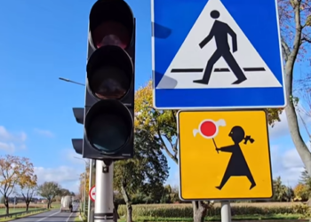 Postawili światła, ale od dwóch lat ich nie włączyli. Mieszkańcy pytają: po co nam one?