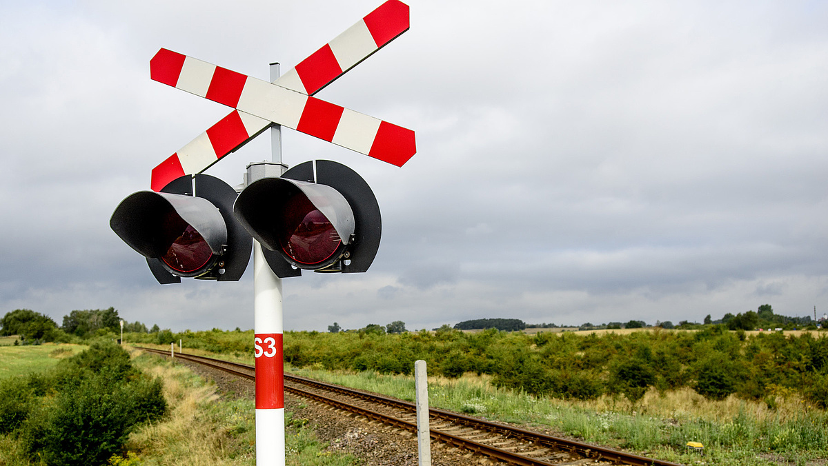 Wypadek na przejeździe kolejowym pod Łęczycą. Utrudnienia w ruchu pociągów