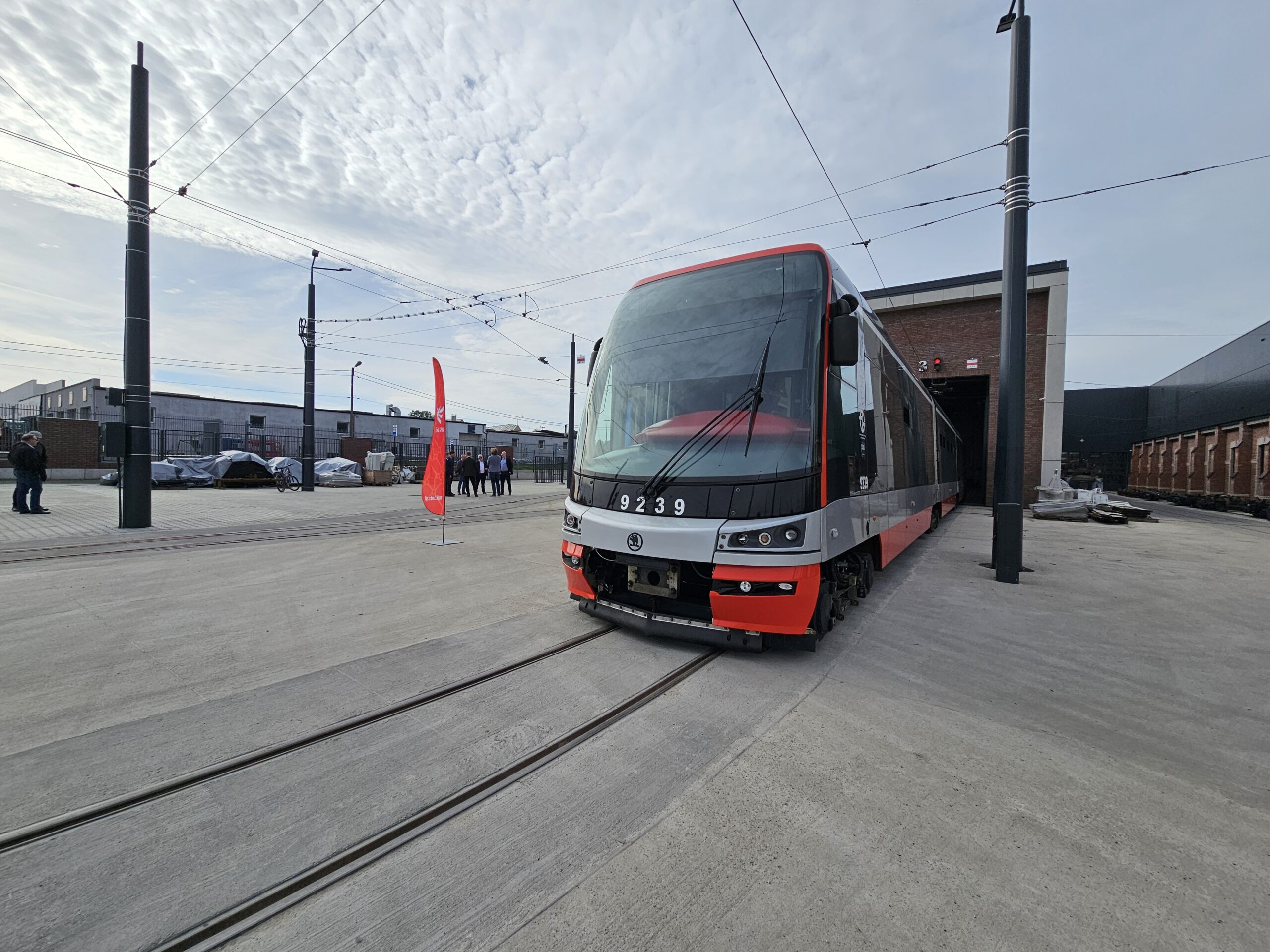 Tramwaje z Pragi trafią do Łodzi. MPK da im klimatyzację i na tym zarobi