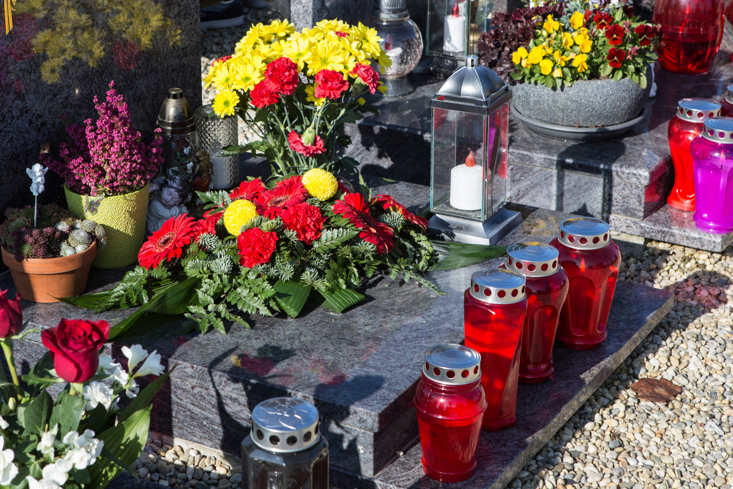 Wszystkich Świętych uderzy po kieszeni? Ekspert wskazuje, za co zapłacimy najwięcej