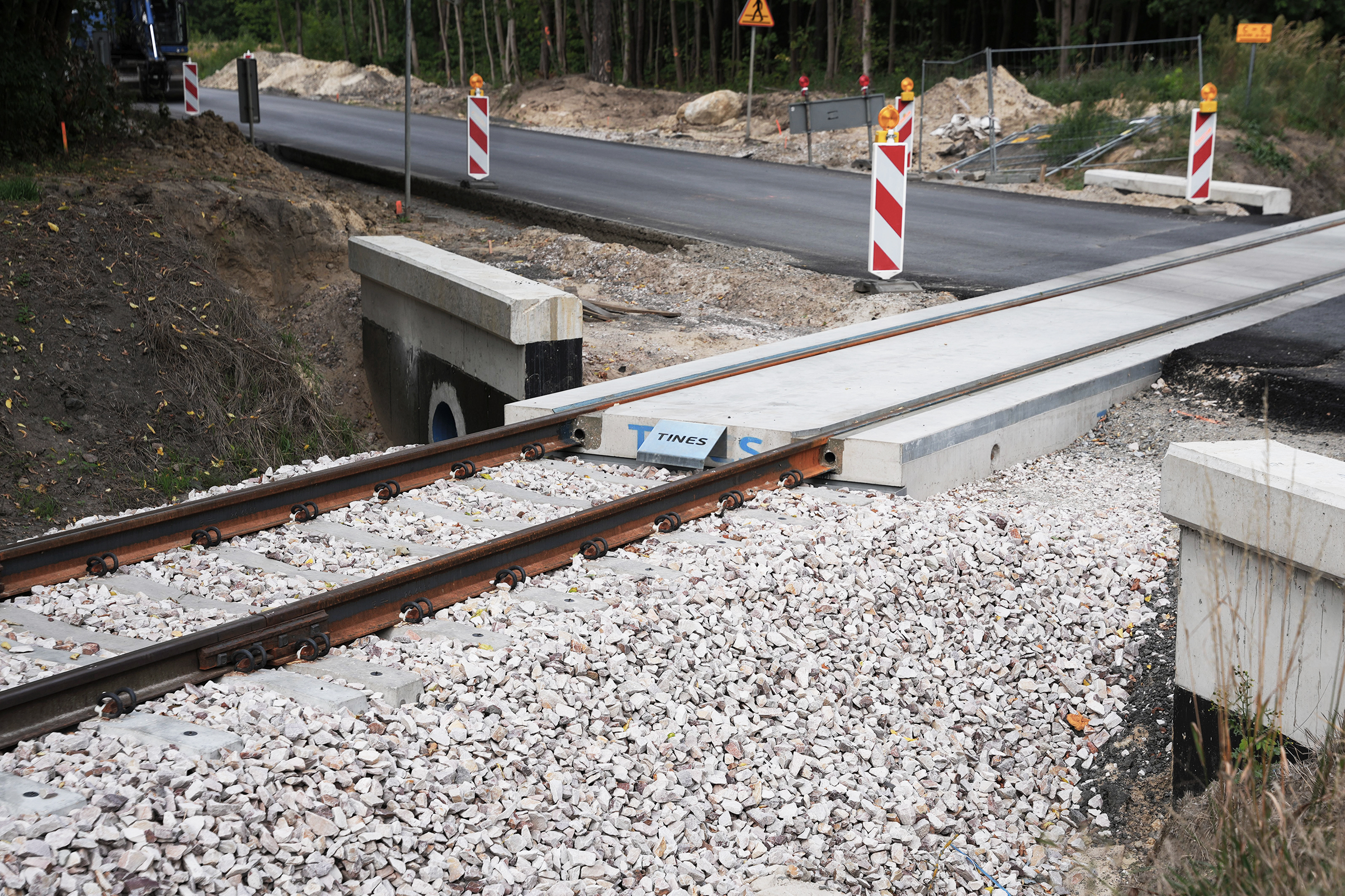 30 mln zł na drogi w powiecie łaskim. Część prac zakończona, kolejne trwają 2 30 mln zł na drogi w powiecie łaskim. Część prac zakończona, kolejne trwają