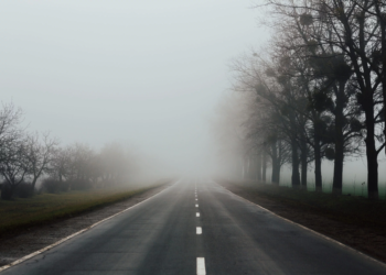 https://radiolodz.pl/wp-content/uploads/2025/12/misty-foggy-spring-morning-road-with-trees-sidelines-scaled.jpg