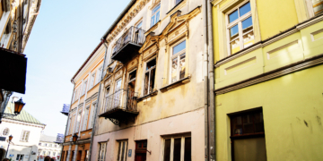 Trzy kamienice w Piotrkowie do remontu. Powstaną w nich 52 mieszkania