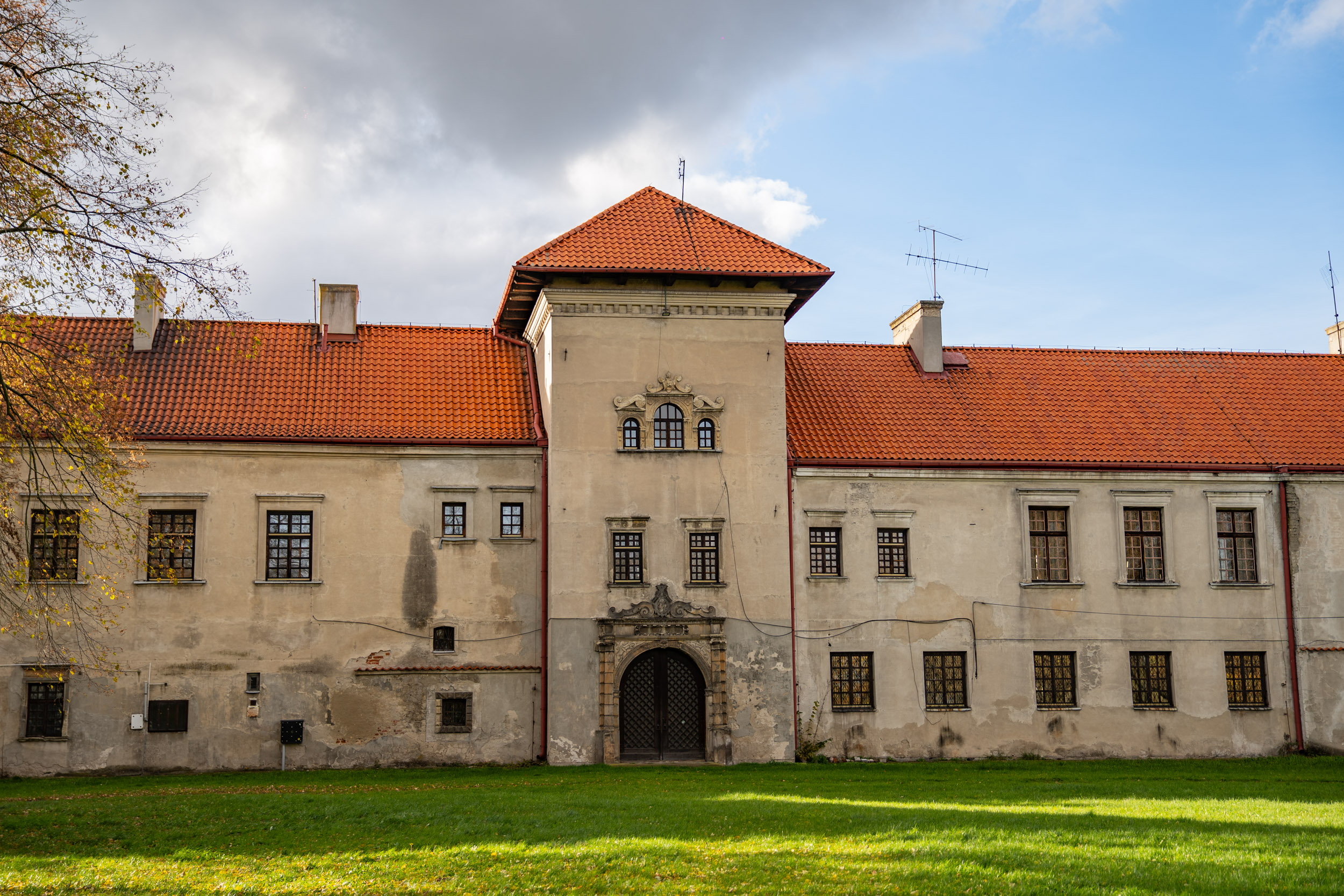Trzy kamienice w Piotrkowie do remontu. Powstaną w nich 52 mieszkania 3 Trzy kamienice w Piotrkowie do remontu. Powstaną w nich 52 mieszkania