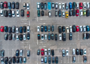 Używane auto z fabrycznym LPG. Kiedy oszczędność na paliwie równoważy koszty dodatkowego serwisu?